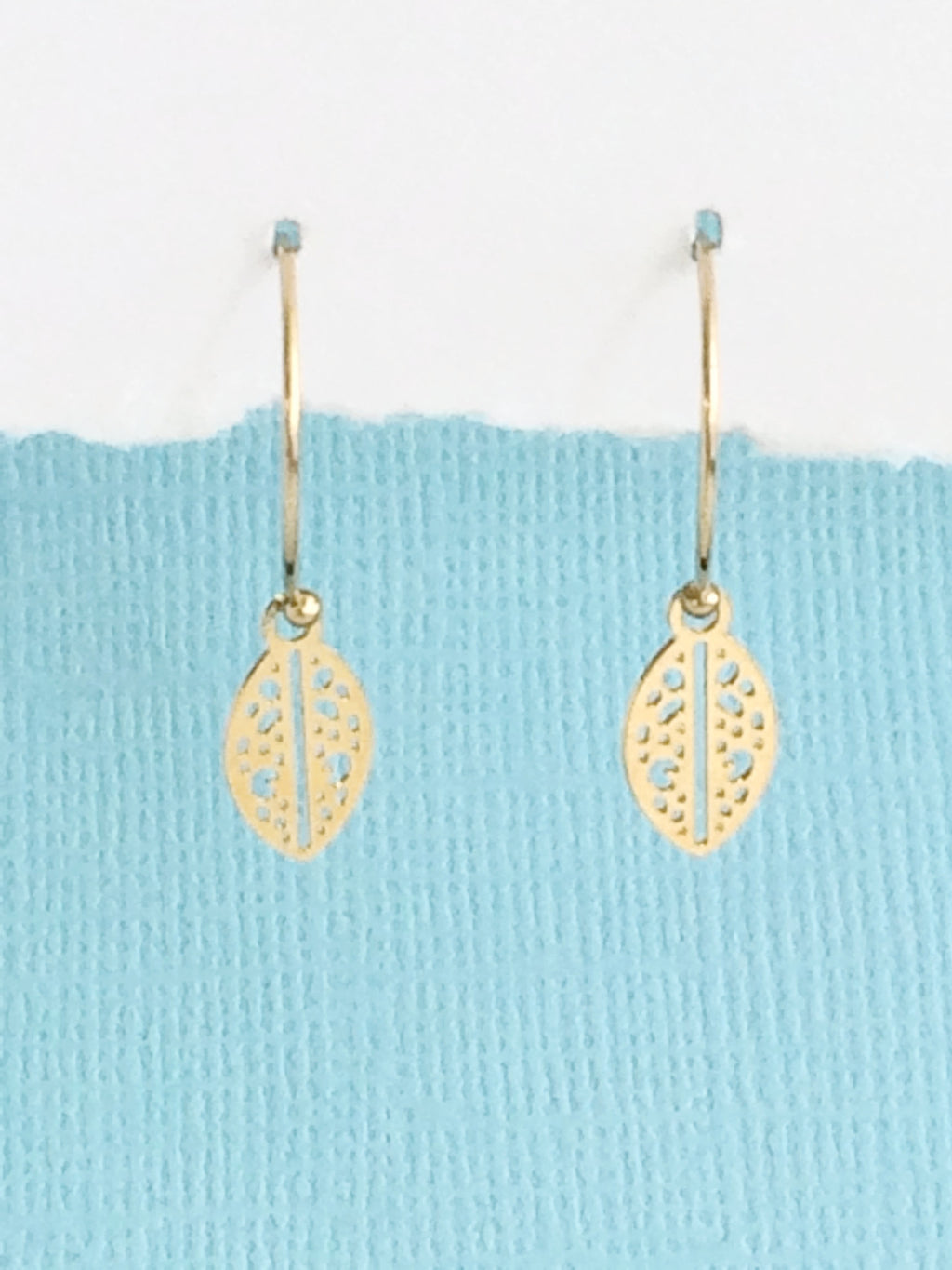 Tiny Leaf Earrings gold