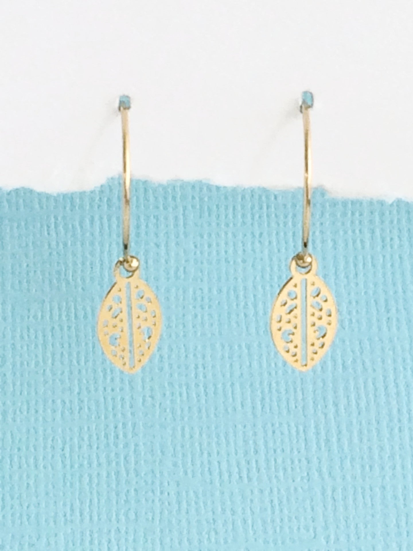Tiny Leaf Earrings gold