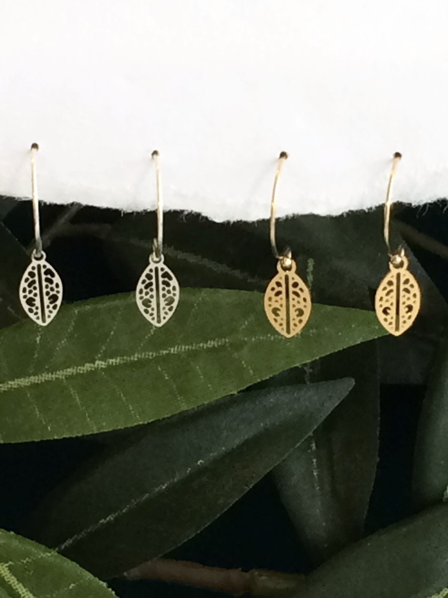 Tiny Leaf Earrings gold
