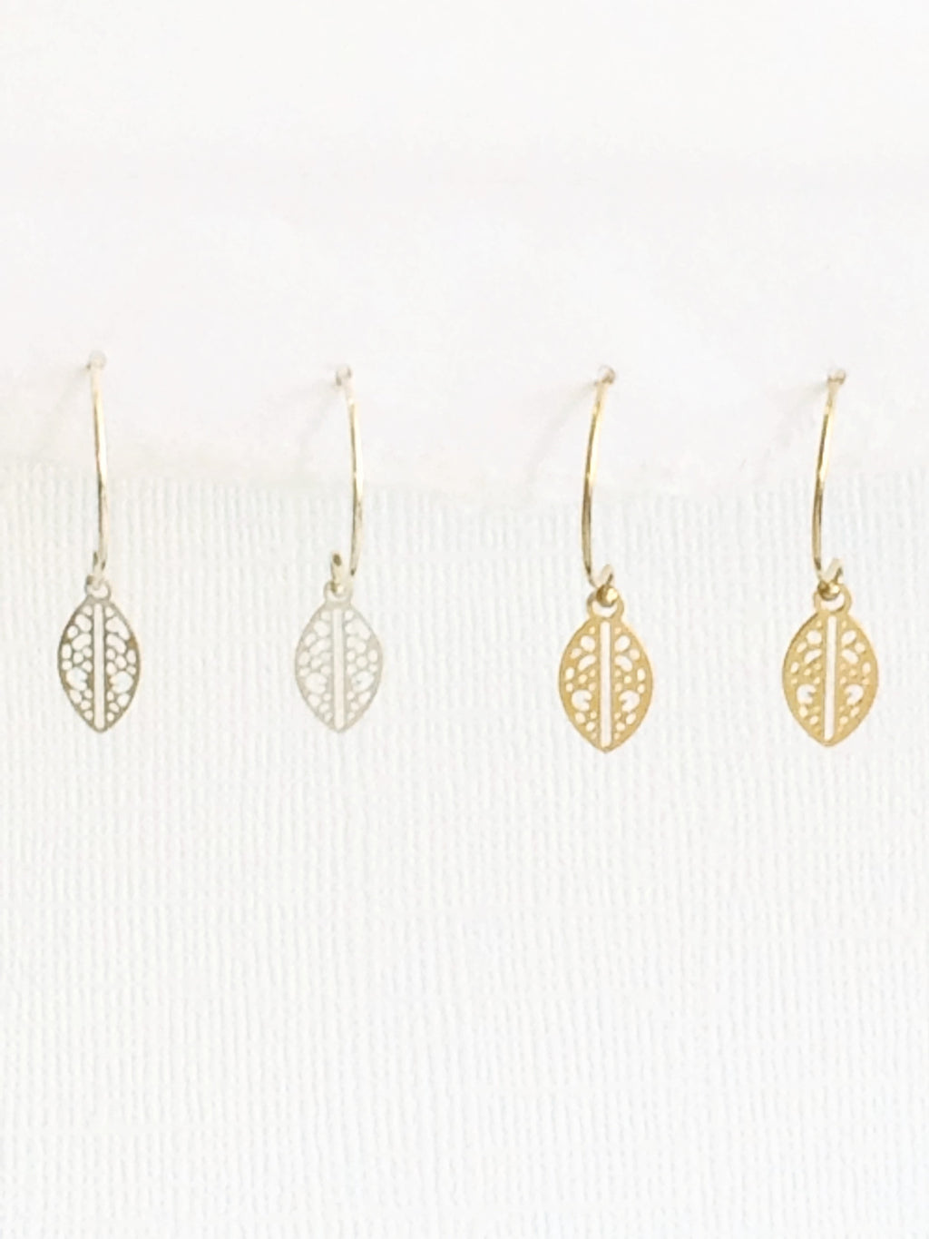 Tiny Leaf Earrings gold