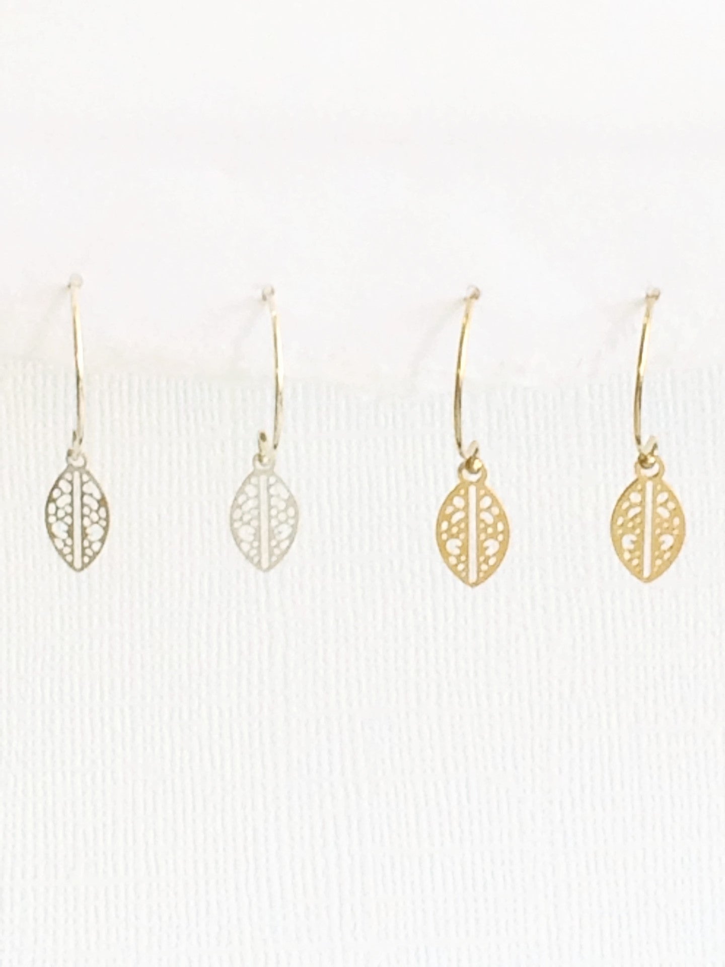Tiny Leaf Earrings gold