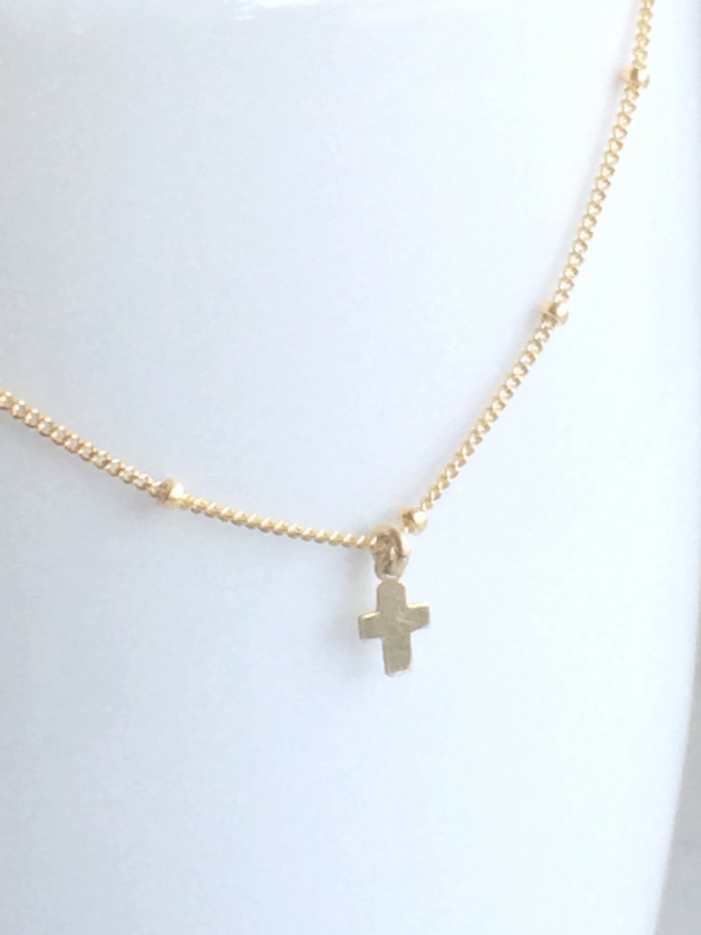 Tiny Cross Necklace gold