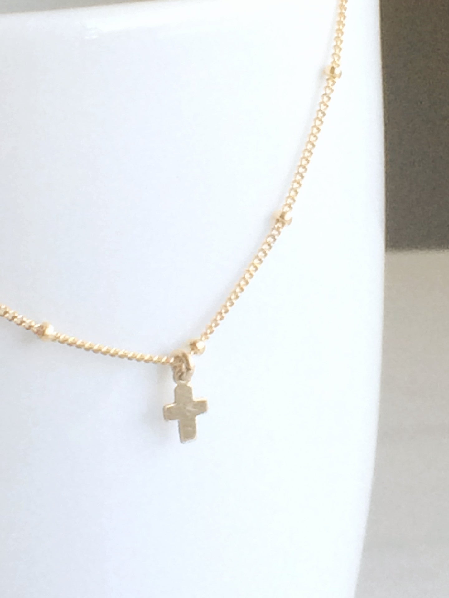Tiny Cross Necklace gold