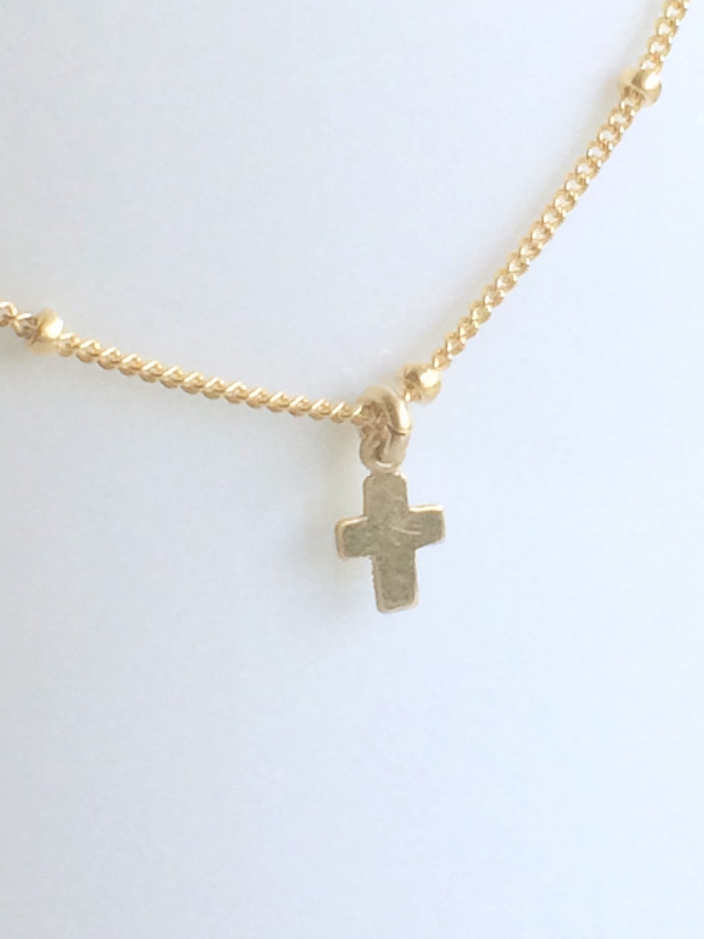Tiny Cross Necklace gold