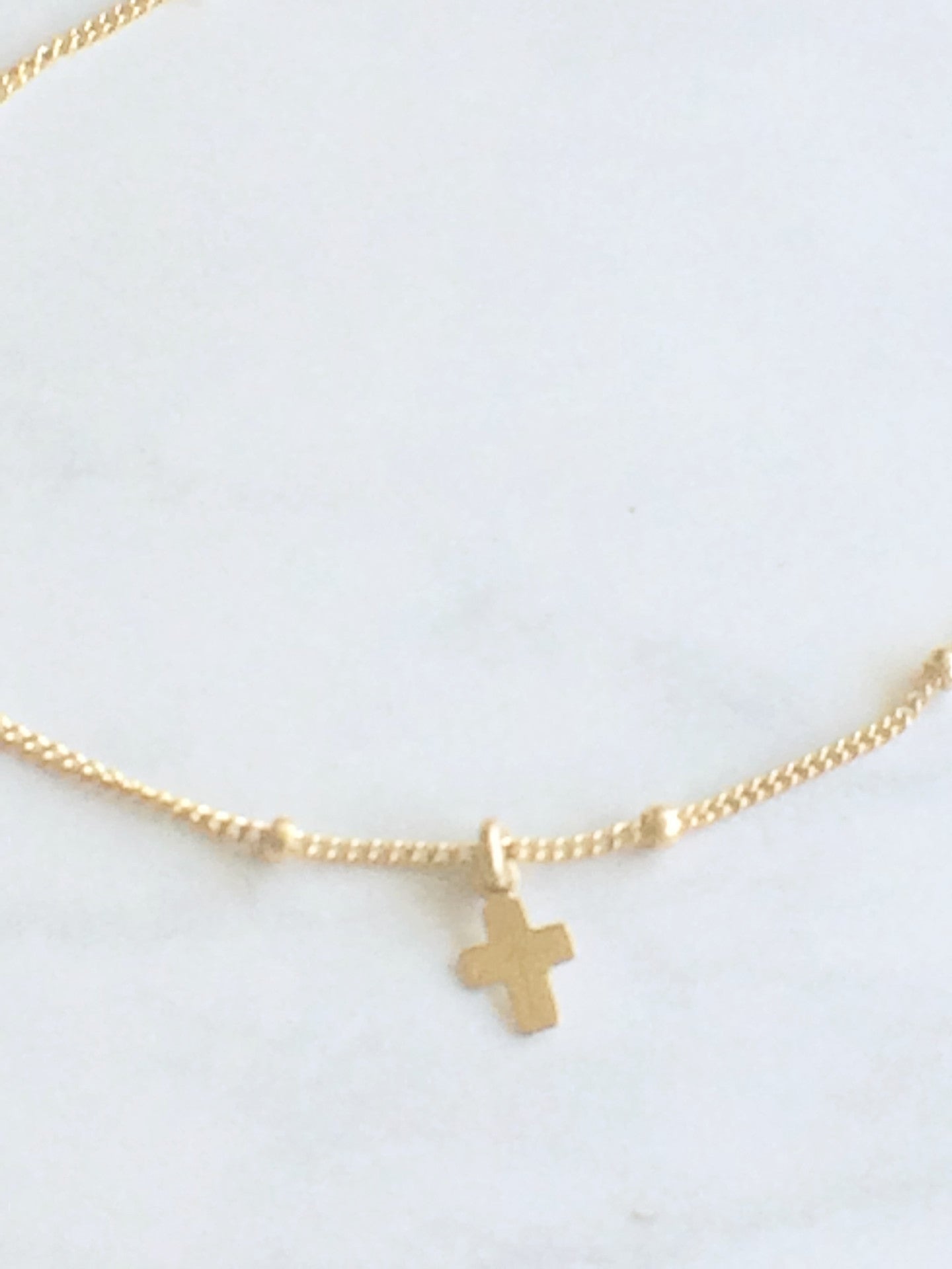 Tiny Cross Necklace gold