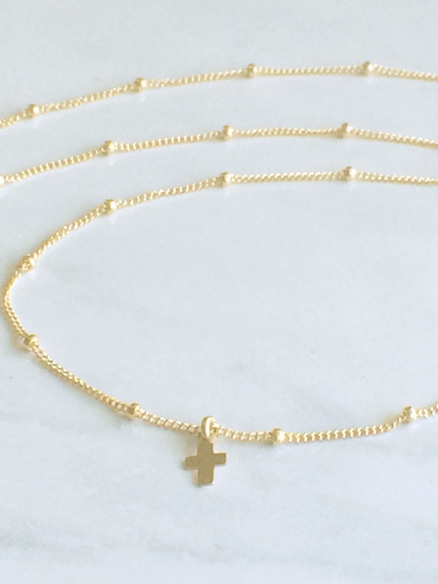 Tiny Cross Necklace gold